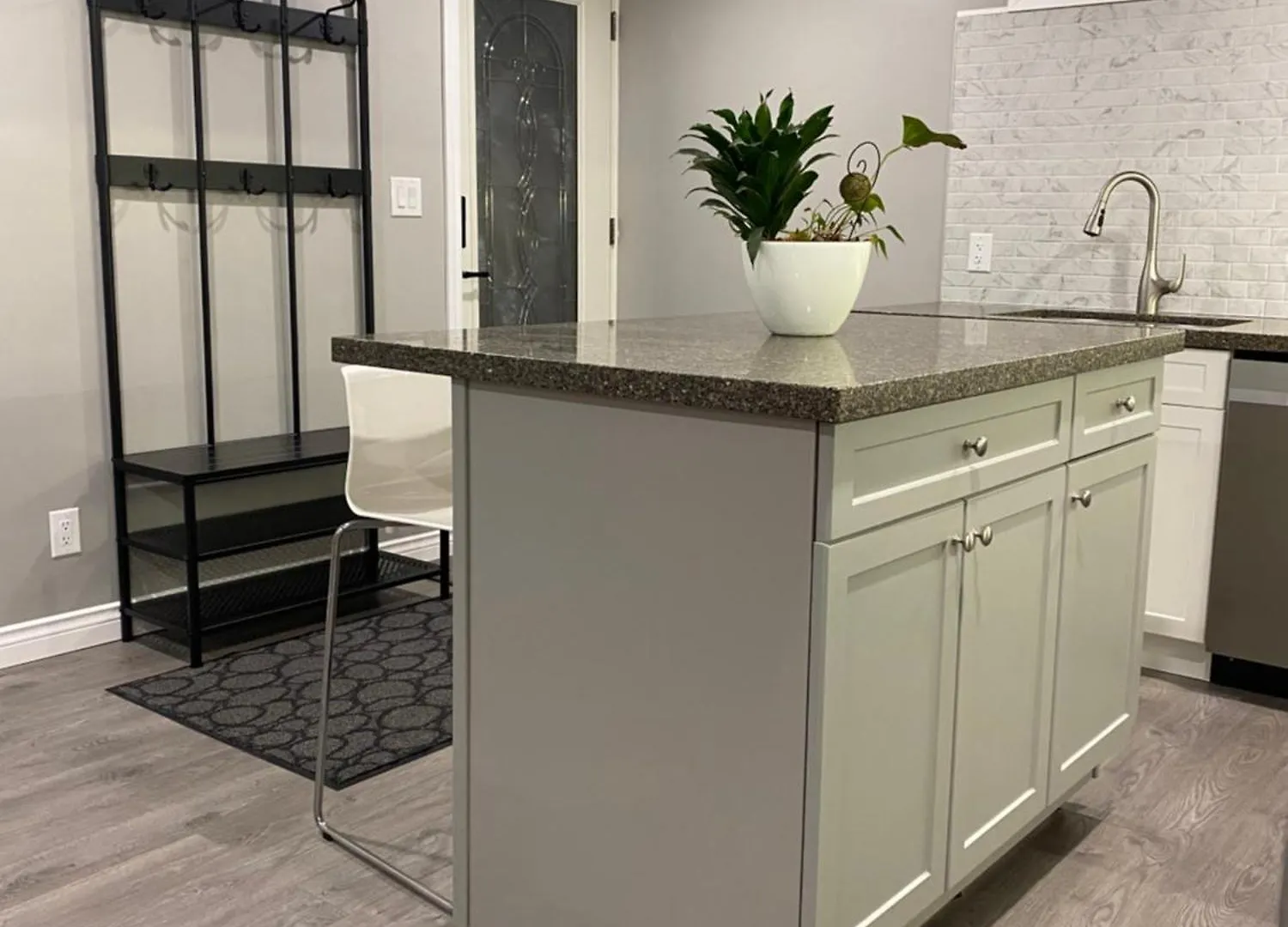 Brand New Apartment With Private Entrance And Patio Guelph 0*,  Kanada
